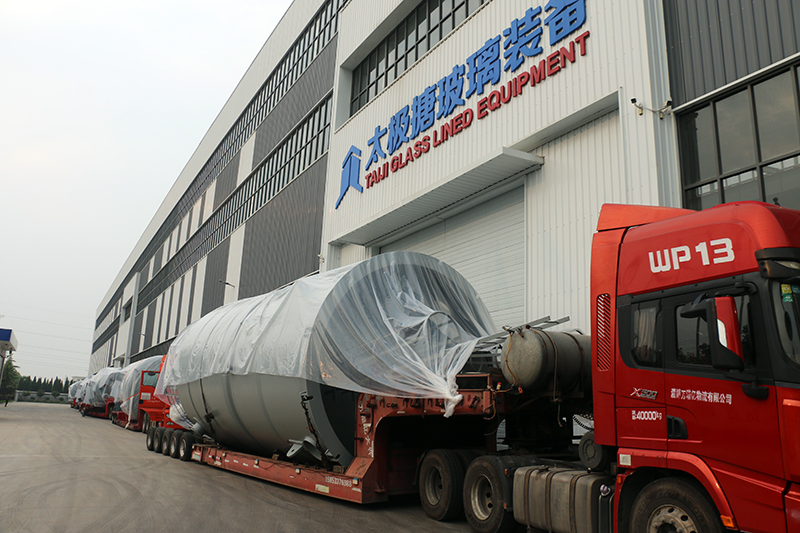 淄博太極公司大型高端搪玻璃設備批量發(fā)貨現場